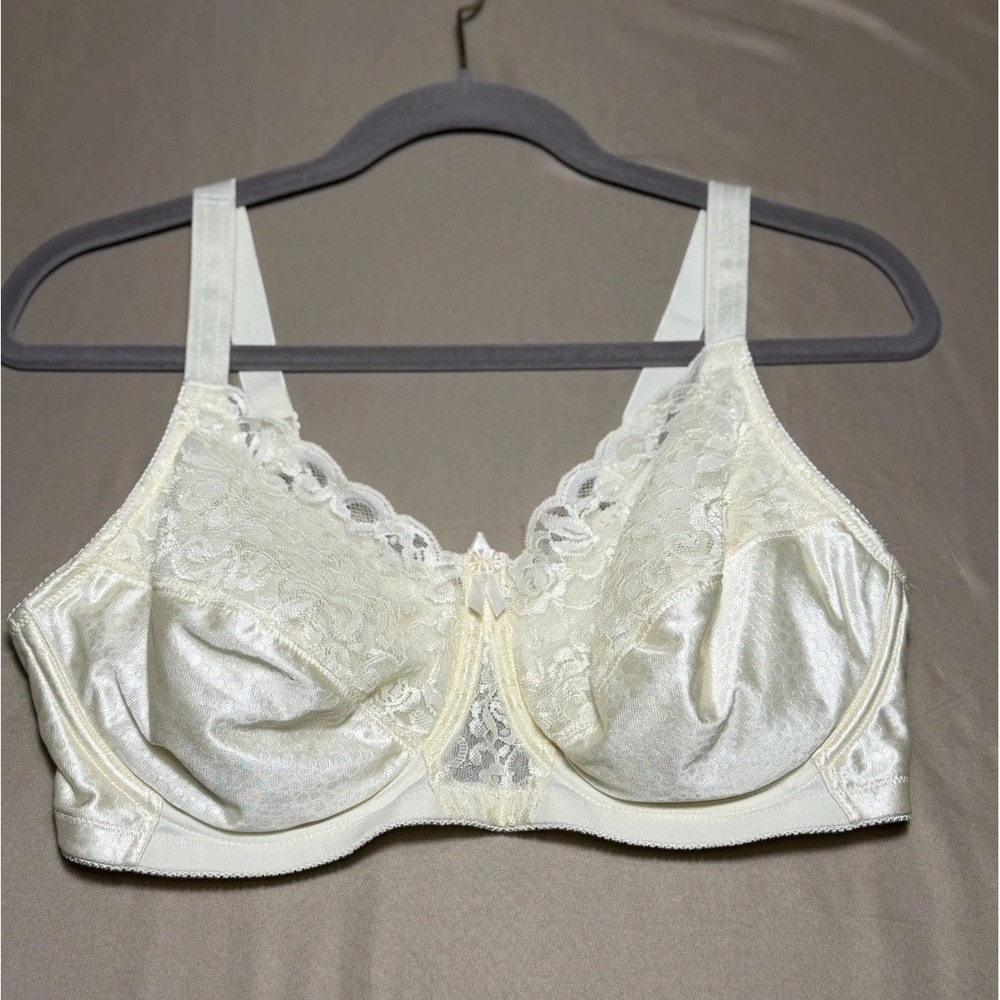 Jodee Surgical Balanced Fit Mastectomy Bra Lacy Soft Cup Inside Pocket 40B Cream